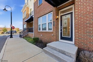 6 Bond St in North Brunswick, NJ - Building Photo