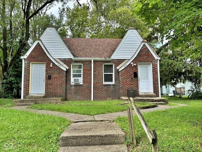1462 N Gladstone Ave