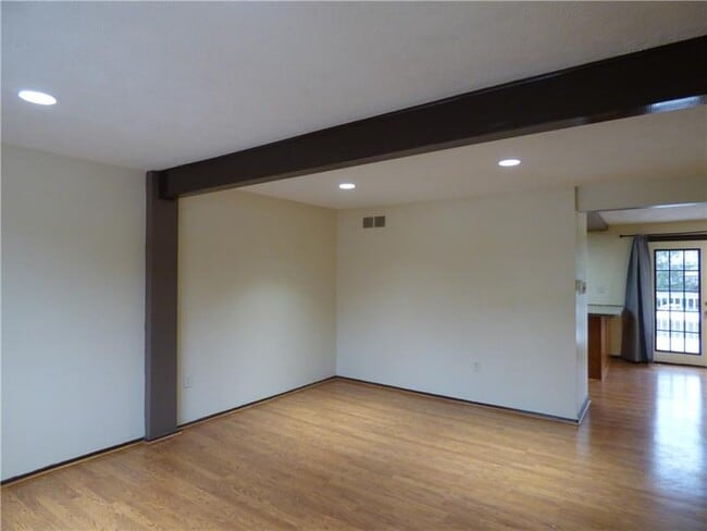 794 Wheatland Cir in Bridgeville, PA - Building Photo - Building Photo