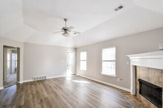 7862 Fallstone Rd in Memphis, TN - Foto de edificio - Building Photo