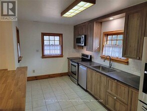 1327 Mineola Gardens in Mississauga, ON - Building Photo - Building Photo