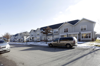 Parkwest Townhouses in Milwaukee, WI - Building Photo - Building Photo