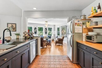 17 Oak Meadow Ln in Bellport, NY - Building Photo - Building Photo