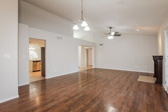 6320 W Port Royale Ln in Glendale, AZ - Building Photo - Building Photo