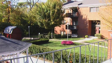 Lakeshore Place in Dayton, OH - Foto de edificio - Building Photo