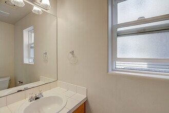 4311 8th Ave NE in Seattle, WA - Building Photo - Building Photo