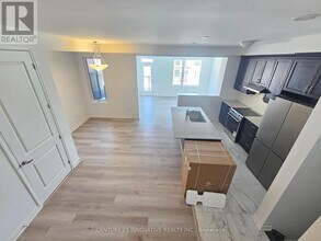 82 Yorkshire Dr in Barrie, ON - Building Photo - Building Photo