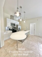 210 E 32nd St in Austin, TX - Foto de edificio - Building Photo