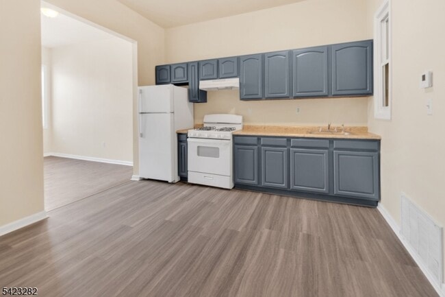 31 M.L.K. Drive in Jersey City, NJ - Building Photo - Building Photo