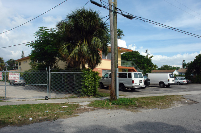 Little River Villas in Miami, FL - Foto de edificio - Building Photo