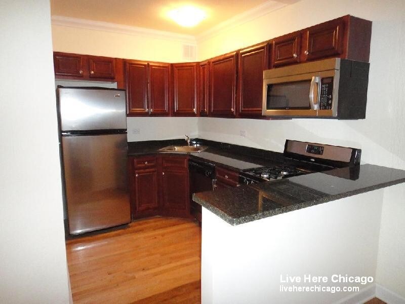 901 W Argyle St in Chicago, IL - Building Photo
