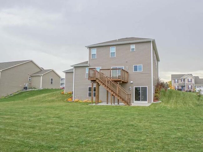 1200 Juniper Ln in Oconomowoc, WI - Building Photo - Building Photo