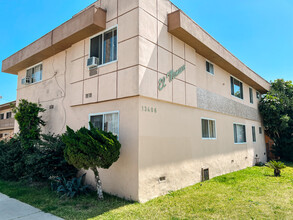 El Monaco in Gardena, CA - Building Photo - Building Photo