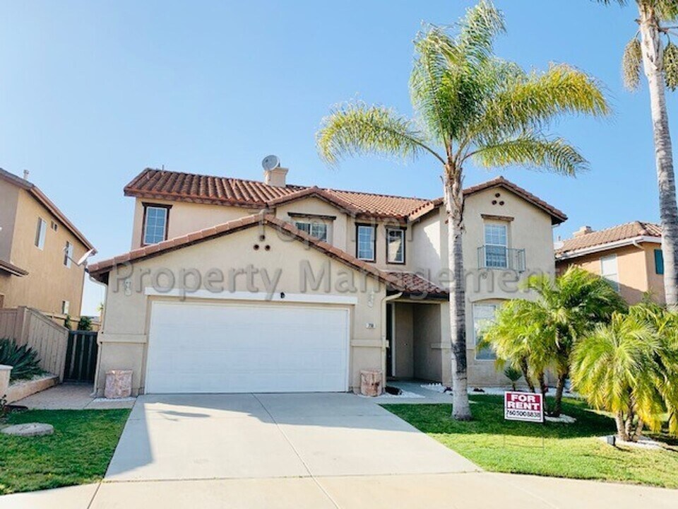 738 Avenida Leon in San Marcos, CA - Building Photo