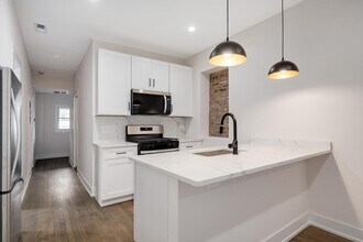 2455 W Armitage Ave in Chicago, IL - Building Photo - Building Photo