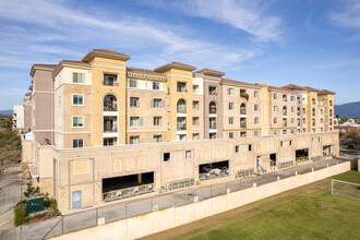 Pacific Plaza in Alhambra, CA - Foto de edificio - Building Photo