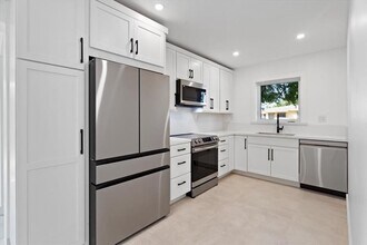 3260 NW 9th St in Miami, FL - Building Photo - Building Photo