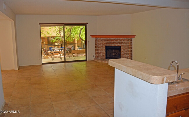 7435 E Sundance Trail in Carefree, AZ - Foto de edificio - Building Photo