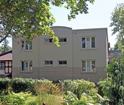 21 Benlamond Ave in Toronto, ON - Building Photo