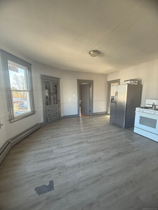 56 Beatty St-Unit -3 in New Britain, CT - Building Photo