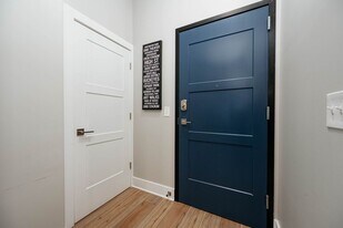 999 N High St in Columbus, OH - Building Photo