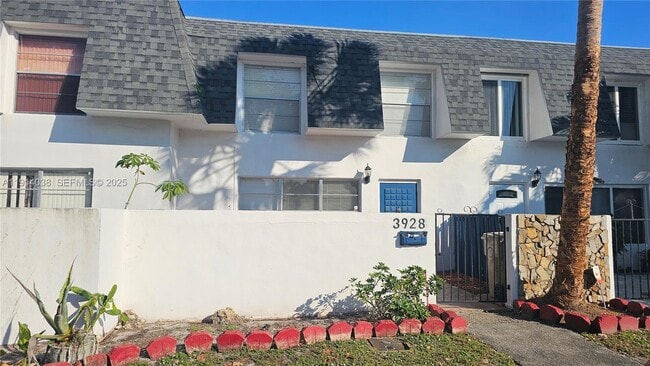 3928 SW 67th Way in Davie, FL - Building Photo - Building Photo