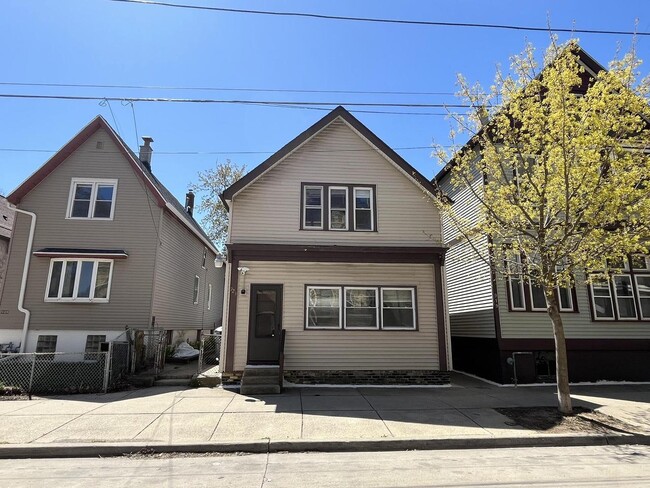 property at 923 E Clarke St