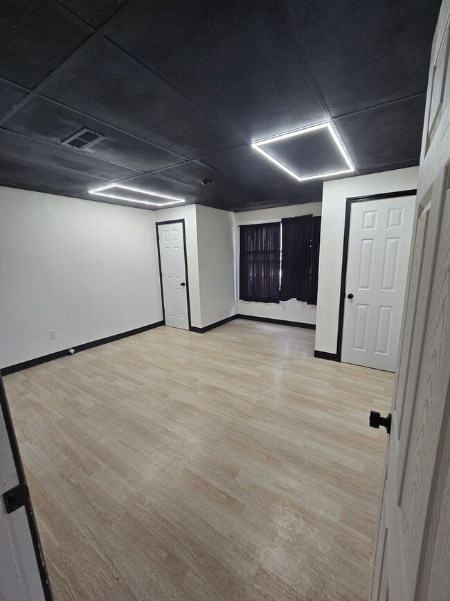 216 E Ashley St in Jefferson City, MO - Building Photo - Building Photo