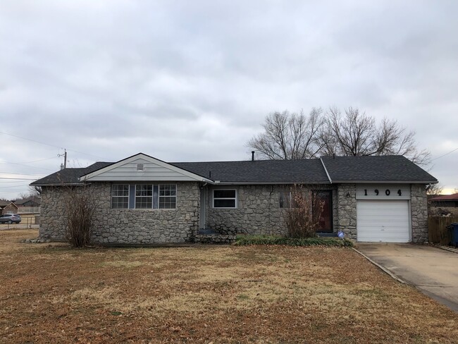 property at 1904 Mohawk Blvd