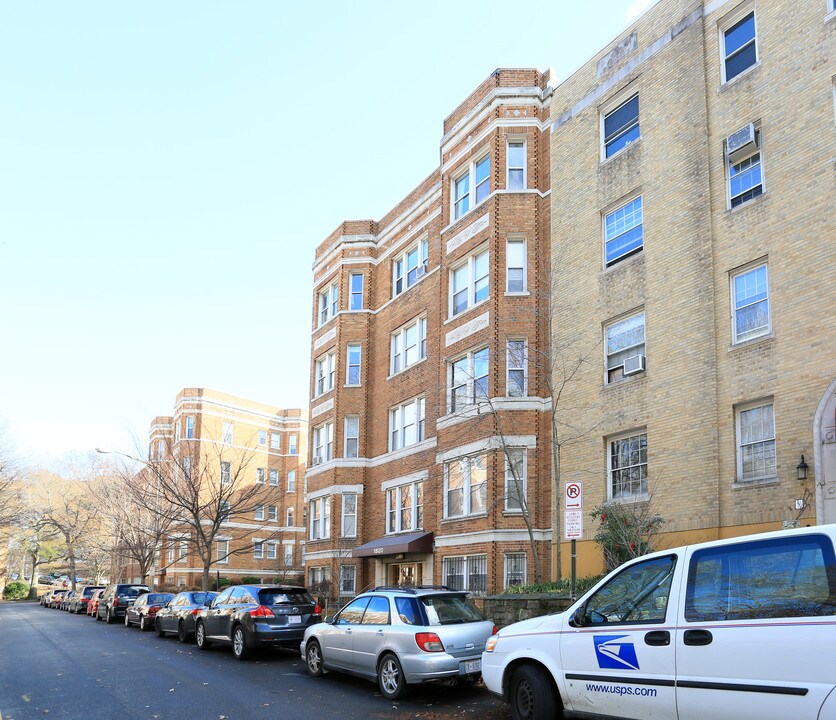 1820 Clydesdale Pl NW in Washington, DC - Building Photo