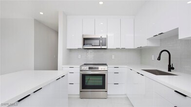 9002 Somerset Ln in Bonita Springs, FL - Building Photo - Building Photo