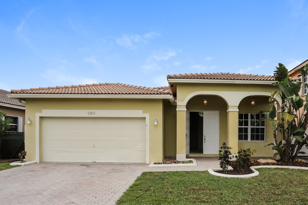 5401 SW 132nd Terrace in Miramar, FL - Building Photo