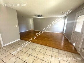 211 Hunters Run in Benton, AR - Foto de edificio - Building Photo
