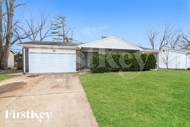 2090 Avon Dr in Florissant, MO - Building Photo - Building Photo