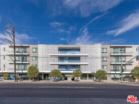 710 N El Centro Ave in Los Angeles, CA - Building Photo