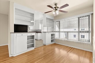 Sweetzer Gardens in West Hollywood, CA - Building Photo - Interior Photo