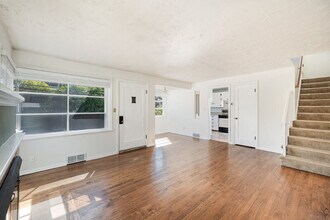 9125 5th Ave NE in Seattle, WA - Building Photo - Building Photo