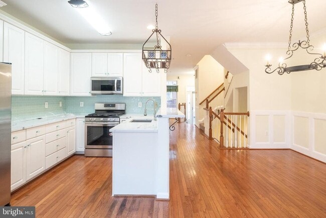 property at 719 N Vermont St