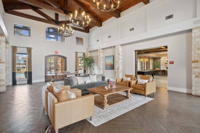 Platinum Shavano Oaks Apartments in San Antonio, TX - Foto de edificio - Building Photo