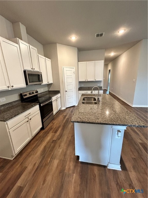 724 Stonemanor in Seguin, TX - Building Photo - Building Photo