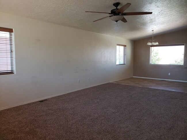 615 Mirabel St in Farmington, NM - Building Photo - Building Photo