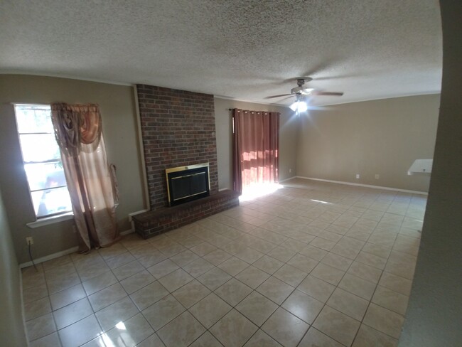10761 Port Arthur Ln in El Paso, TX - Building Photo - Building Photo