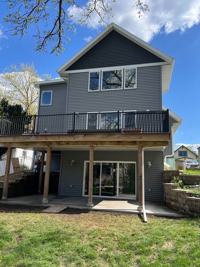3134 Hermina St, Unit Large 3 bed 2 bath w yard in Madison, WI - Foto de edificio - Building Photo