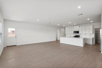 110 Miglia St in Hutto, TX - Building Photo - Building Photo