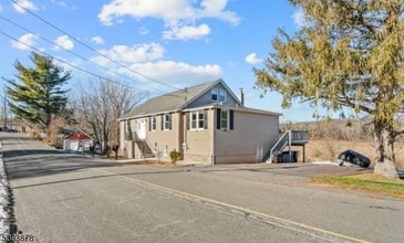 7 Berry Rd in Wantage, NJ - Foto de edificio - Building Photo