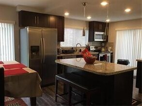 206 Wimbledon Lakes Dr in Plantation, FL - Building Photo - Building Photo