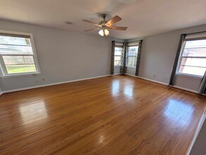 5306 Briarbend Dr in Houston, TX - Building Photo - Building Photo