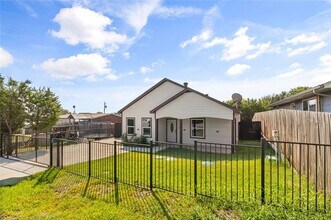 907 Colorado River Dr in Granbury, TX - Building Photo - Building Photo