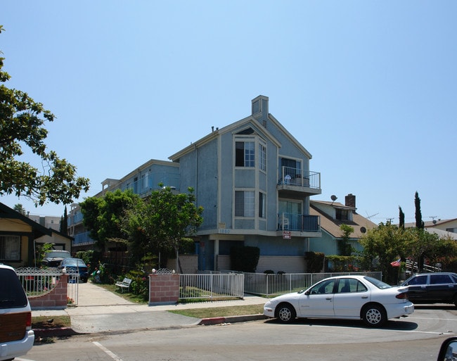 1880 Locust Ave