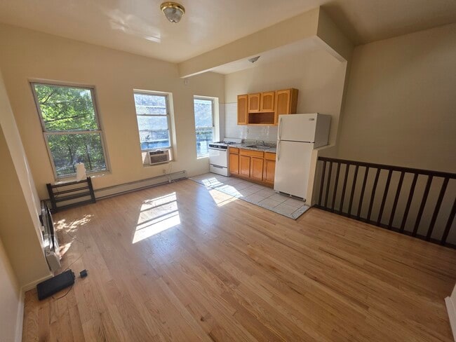 317 E 169th St, Unit 2, Unit 2